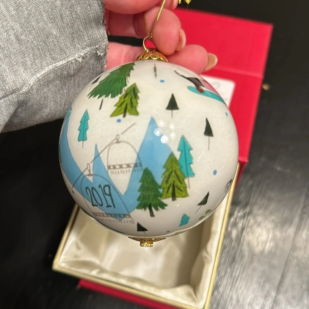 Li bien animals on the slopes ornament